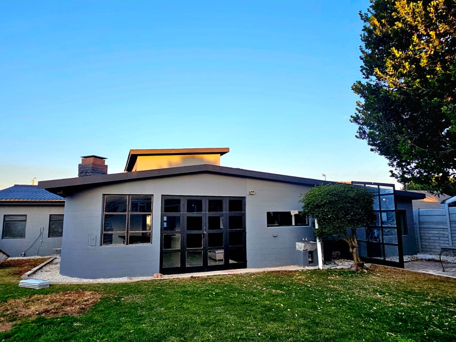 5 Bedroom Property for Sale in Stilbaai Wes Western Cape